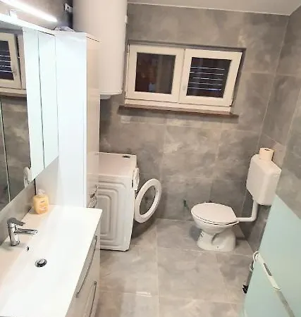 Radmila 2 Apartment *