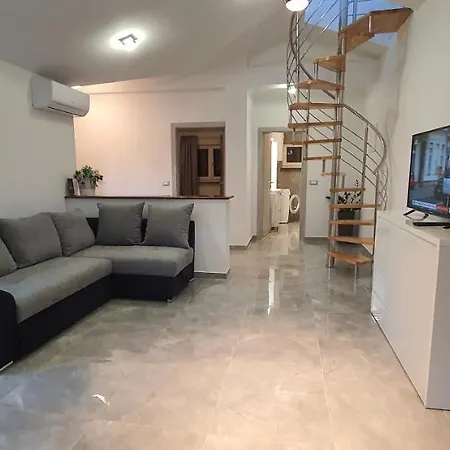 Radmila 2 Apartment