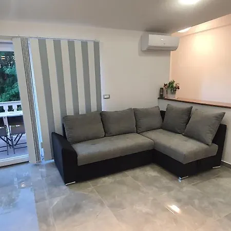 Radmila 2 Apartment